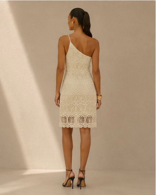 vestido crochet asimétrico